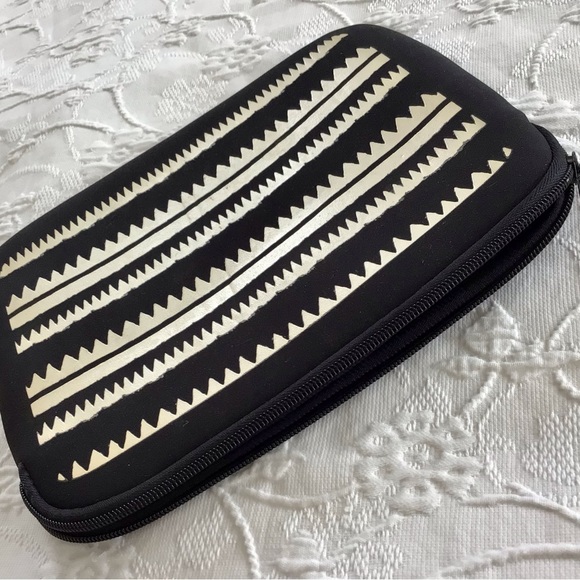 Sass & Bide neoprene pouch - Picture 3 of 3